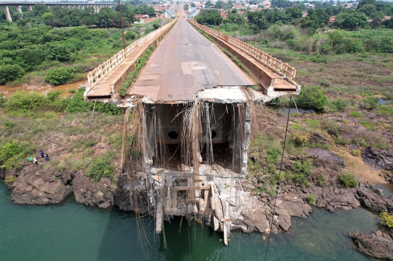 Chemical spill concerns after deadly bridge collapse in Brazil