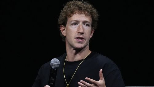 Mark Zuckerberg joins exclusive $US200 billion club, closes in on third-richest person in world