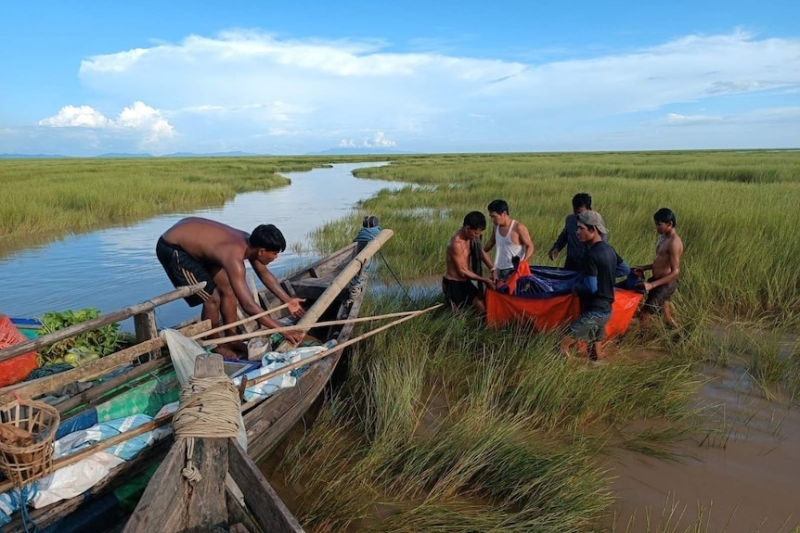 Myanmar fishermen and dolphins' rare partnership faces uncertain future