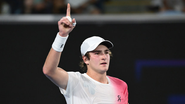 'Oh my gosh, we've got a new star': Tennis world in awe of 18-year-old phenomenon