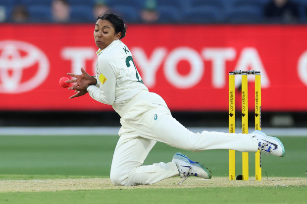 'Hopefully he's smiling down and having a couple of beers': Star stuns MCG with 'Warne-esque' performance