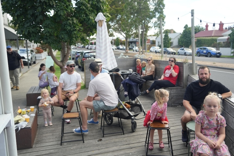 COVID-era outdoor dining area at Geelong coffee shop targeted by council over safety issues