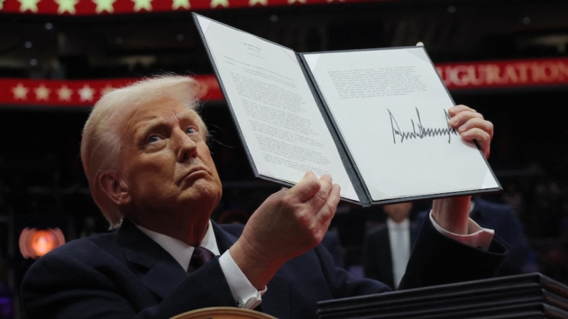 Donald Trump's inauguration featured awkward Elon Musk salute, Melania's fancy hat and a cappella from Carrie Underwood