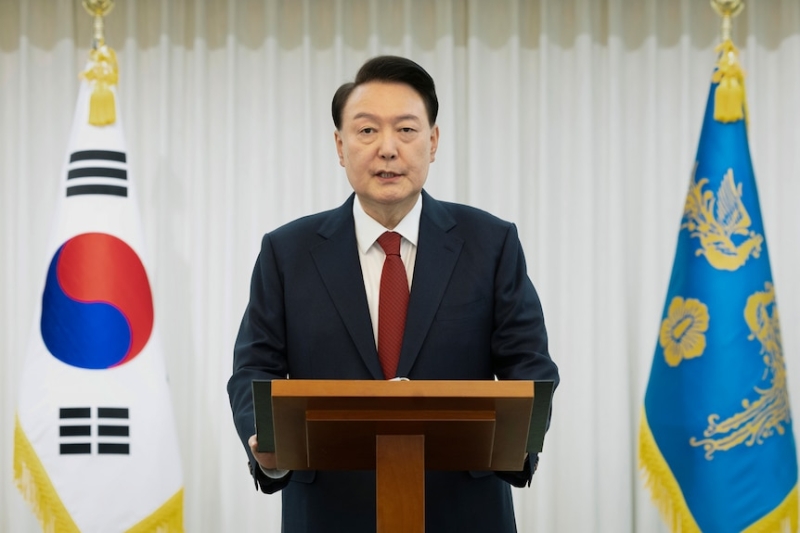 Impeached South Korean president holes up at home as arrest deadline approaches