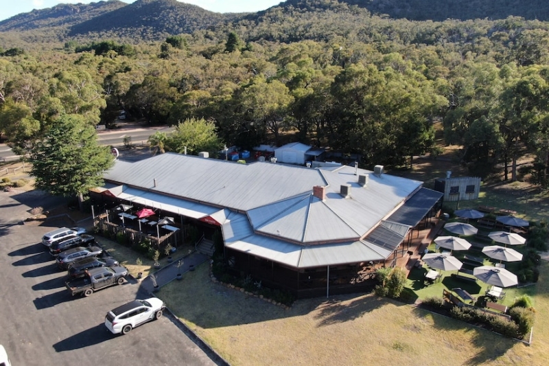 Insurers deny Halls Gap businesses bushfire coverage as threat increases