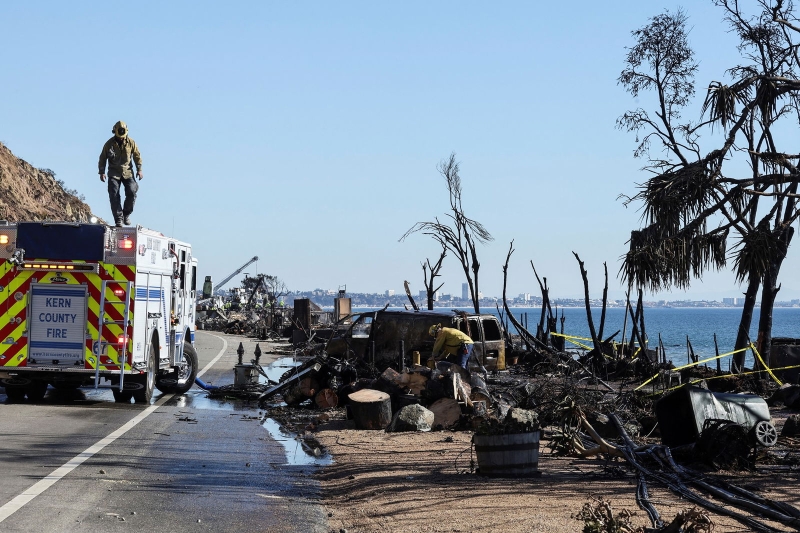 LA fires live updates: Nine looters charged as LA braces for strong winds to return