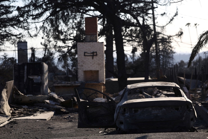 New fire breaks out as LA braces for dangerous wind change — as it happened