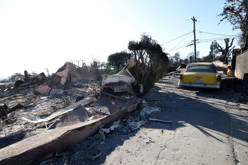 New fire breaks out as LA braces for dangerous wind change — as it happened