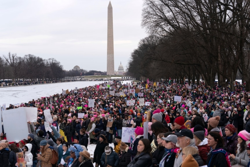 Thousands march in Washington ahead of Trump inauguration