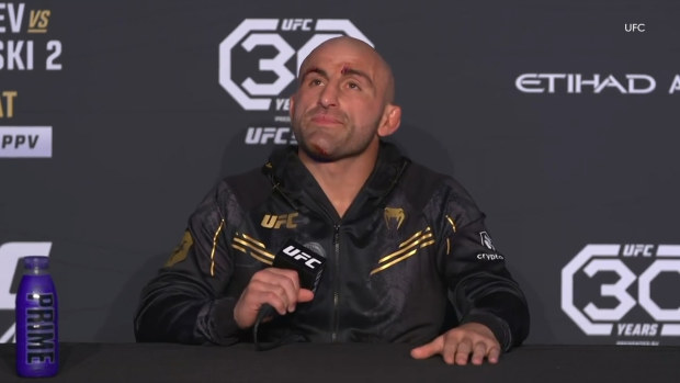 EXCLUSIVE: 'What are we doing mate?', impatient Alex Volkanovski asks UFC boss Dana White