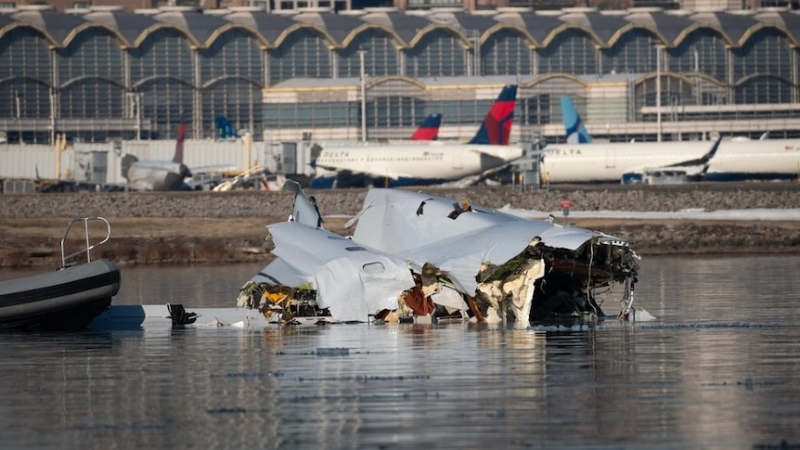 DC plane crash recovery team retrieves major aircraft parts from Potomac River