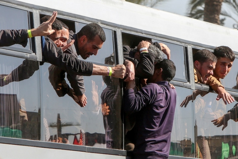 Freed Israeli hostage learns daughter's name, as released Palestinians burn shirts