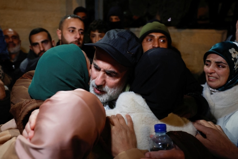 Hamas hands over bodies of Israeli hostages to Red Cross as Palestinian prisoners released