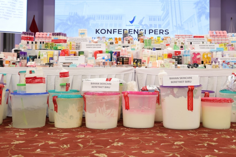 Indonesian women warn consumers over dangers of mercury in beauty products