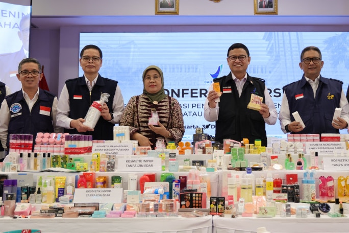 Indonesian women warn consumers over dangers of mercury in beauty products