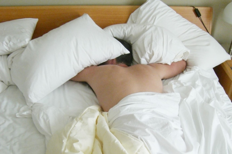 Life feels better in the morning and worse late at night, study finds