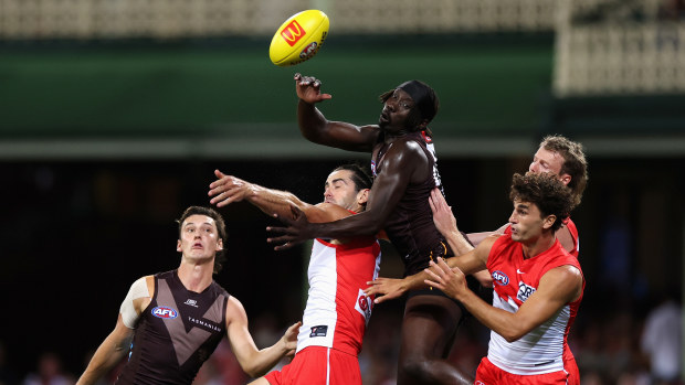 Season opener ends in thriller as Swans start post John Longmire era with disappointing loss