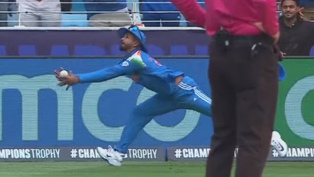 Mohammed Shami cops awful blow from dropped catch as Rachin Ravindra fails to punish two drops