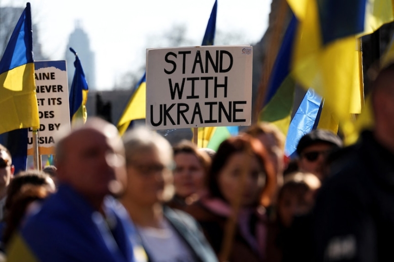 UK and France to work on Ukraine peace plan as European leaders vow to re-arm