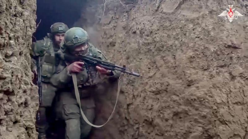 Russian forces advance on Ukrainian city of Pokrovsk